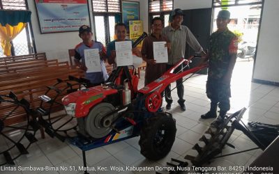 Penyerahan Bantuan Traktor dan Alat Mesin Samprot kepada Kelompok Tani diSerakan Langsung Kepala Desa Matua.